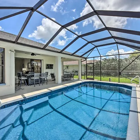 Modern Cape Coral Home Private Lanai And Pool!
